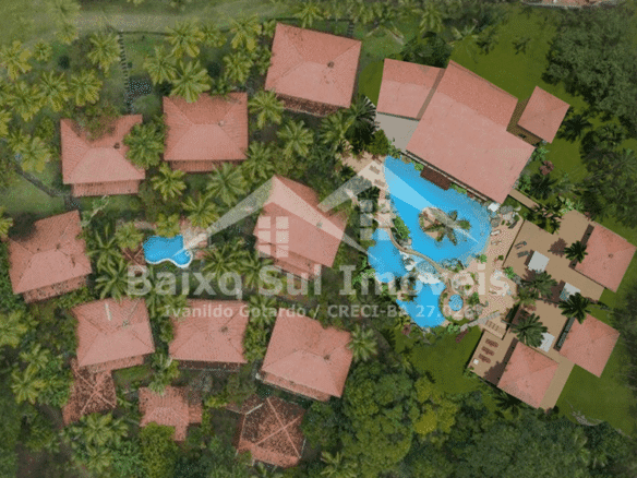 Resort de luxo com piscinas e vista para o mar em Morro de São Paulo, Bahia.