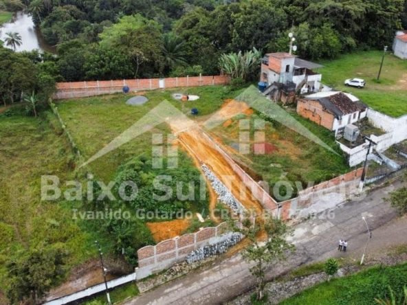 Terreno ao lado da Igreja do Amparo