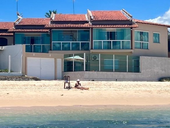 Village Duplex Gamboa Morro com piscina e vista para a praia.